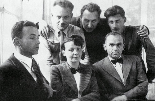Олена Теліга з товаришами перед походом на схід.