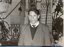 Микола Адаменко на ІІ поверсі експозиції музею М.Коцюбинського